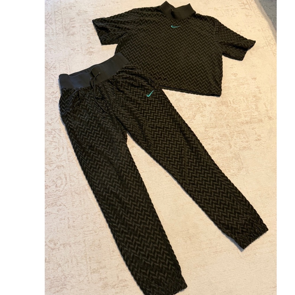 Nike Womens Textured Chevron Crop Top and Jogger Pants Set Olive Green Small